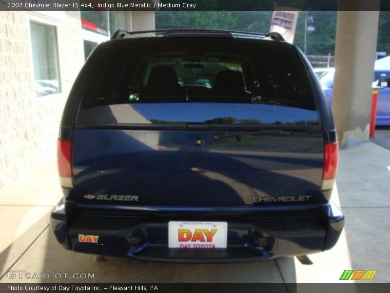 Indigo Blue Metallic / Medium Gray 2002 Chevrolet Blazer LS 4x4