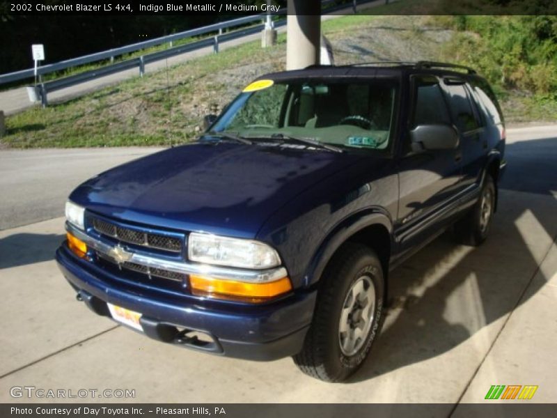 Indigo Blue Metallic / Medium Gray 2002 Chevrolet Blazer LS 4x4