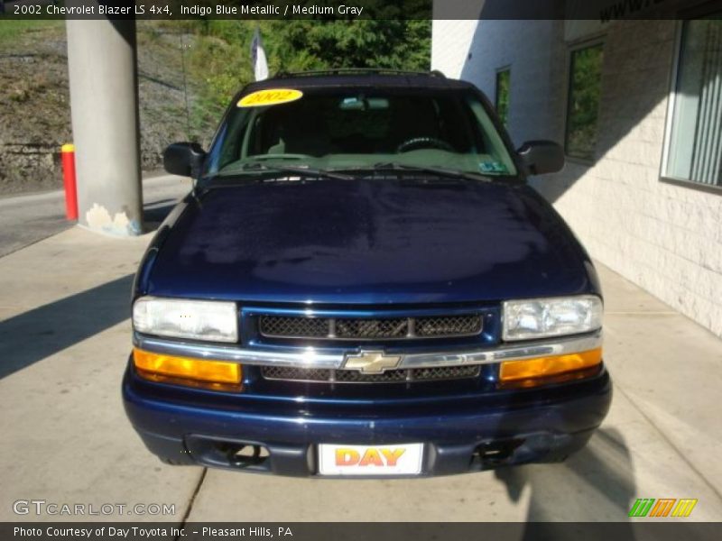 Indigo Blue Metallic / Medium Gray 2002 Chevrolet Blazer LS 4x4