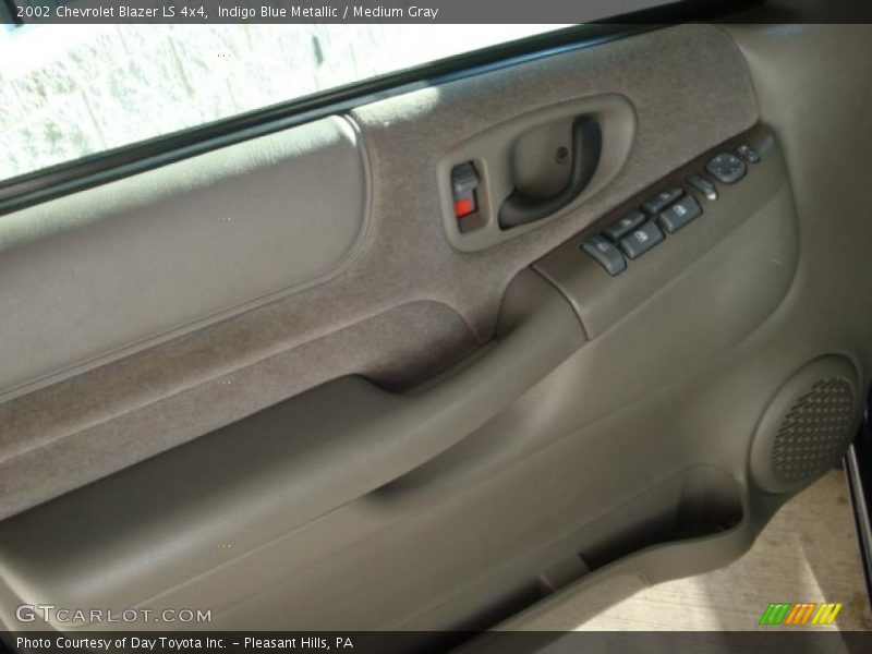 Indigo Blue Metallic / Medium Gray 2002 Chevrolet Blazer LS 4x4