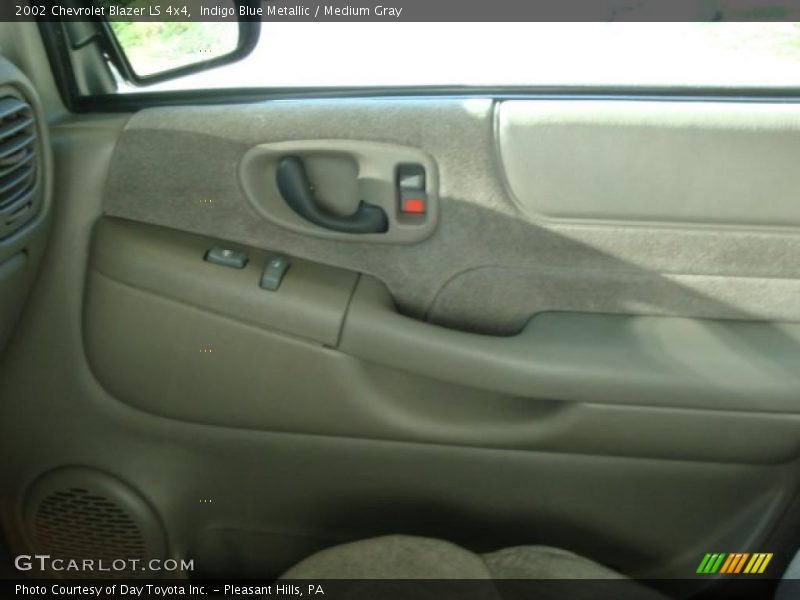 Indigo Blue Metallic / Medium Gray 2002 Chevrolet Blazer LS 4x4