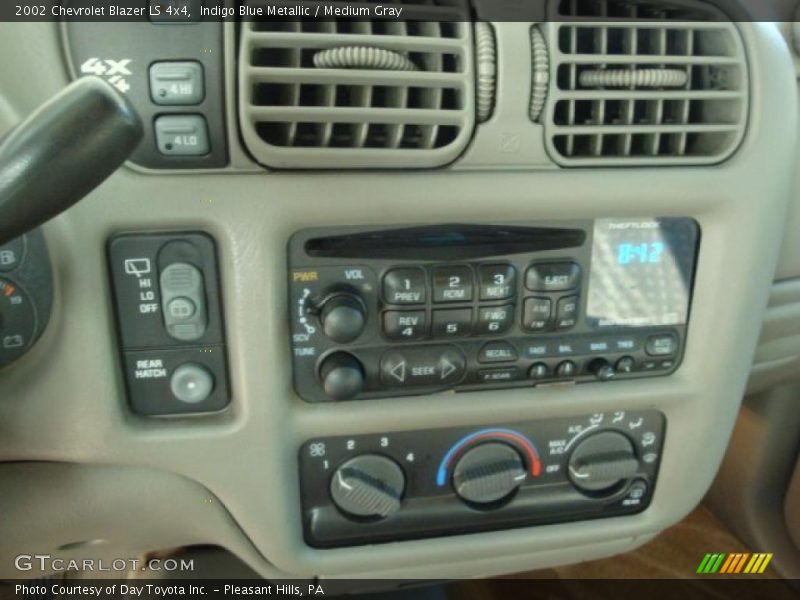 Indigo Blue Metallic / Medium Gray 2002 Chevrolet Blazer LS 4x4