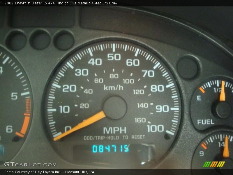 Indigo Blue Metallic / Medium Gray 2002 Chevrolet Blazer LS 4x4