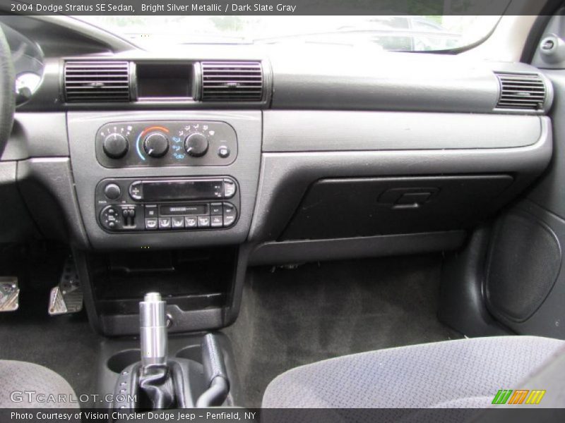 Bright Silver Metallic / Dark Slate Gray 2004 Dodge Stratus SE Sedan