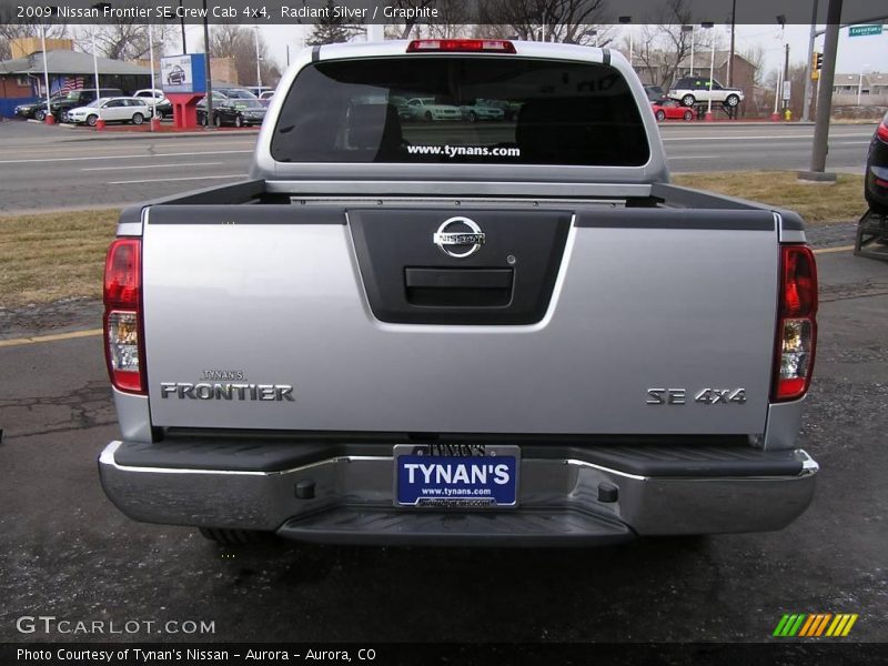 Radiant Silver / Graphite 2009 Nissan Frontier SE Crew Cab 4x4