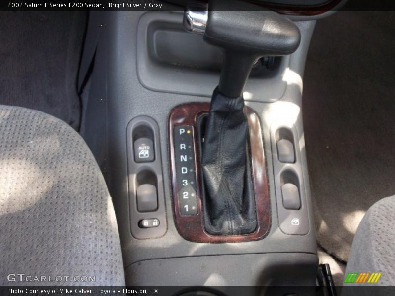 Bright Silver / Gray 2002 Saturn L Series L200 Sedan
