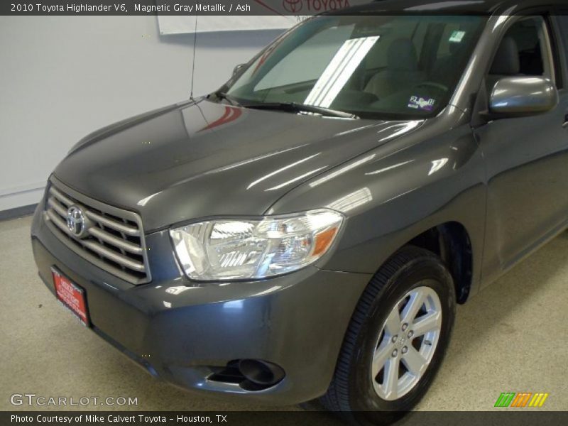 Magnetic Gray Metallic / Ash 2010 Toyota Highlander V6