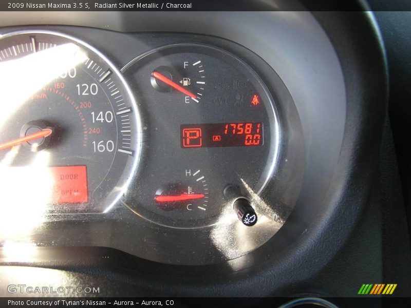 Radiant Silver Metallic / Charcoal 2009 Nissan Maxima 3.5 S