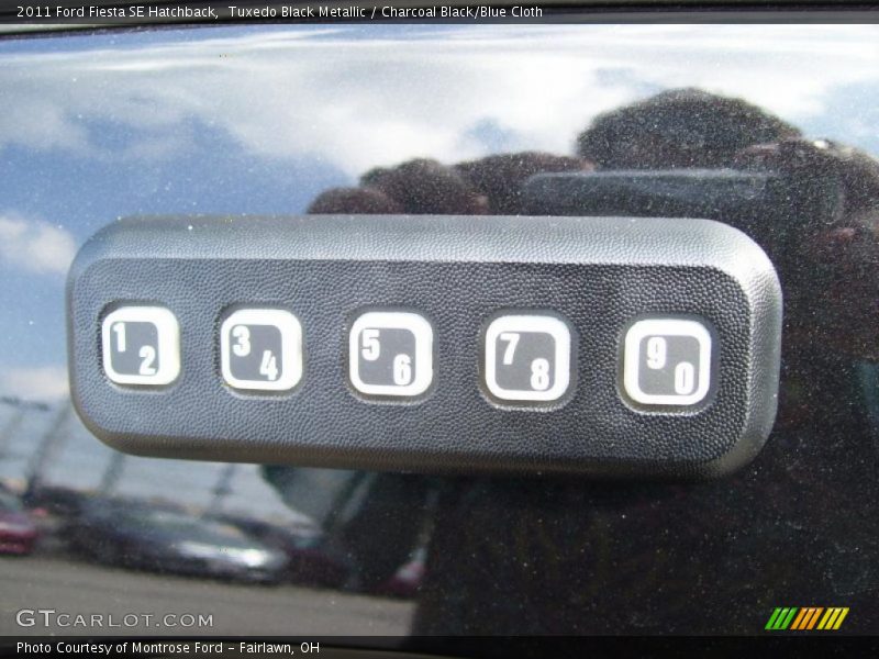 Tuxedo Black Metallic / Charcoal Black/Blue Cloth 2011 Ford Fiesta SE Hatchback