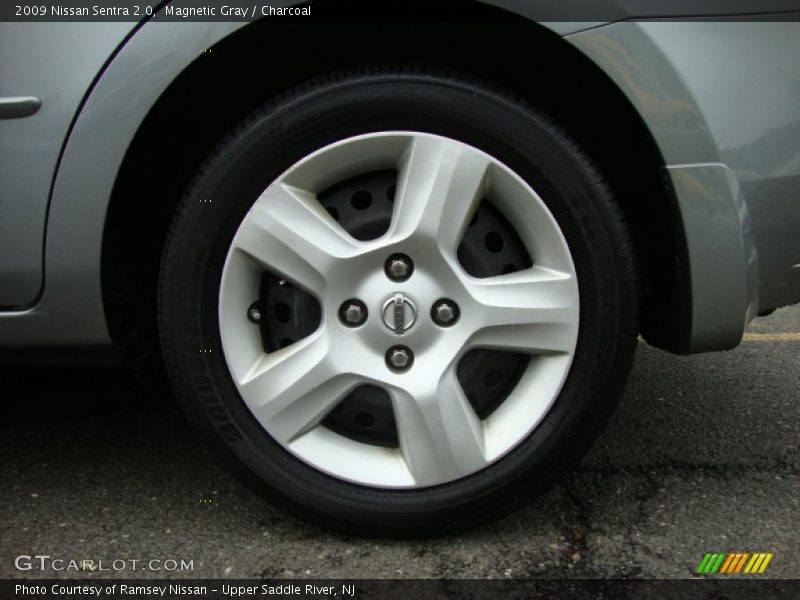 Magnetic Gray / Charcoal 2009 Nissan Sentra 2.0