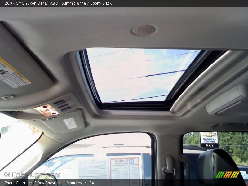 Summit White / Ebony Black 2007 GMC Yukon Denali AWD