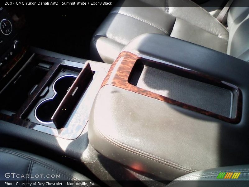 Summit White / Ebony Black 2007 GMC Yukon Denali AWD