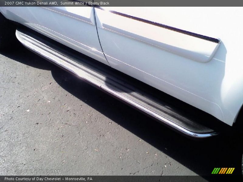 Summit White / Ebony Black 2007 GMC Yukon Denali AWD