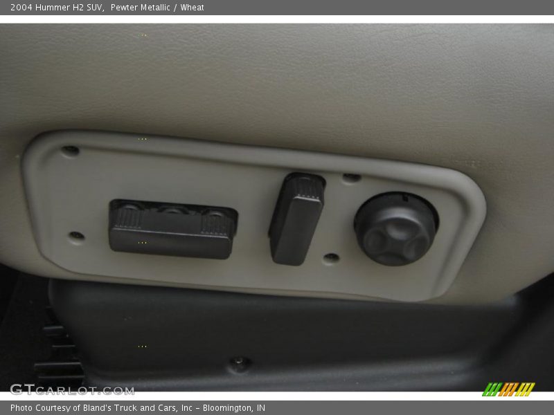 Pewter Metallic / Wheat 2004 Hummer H2 SUV