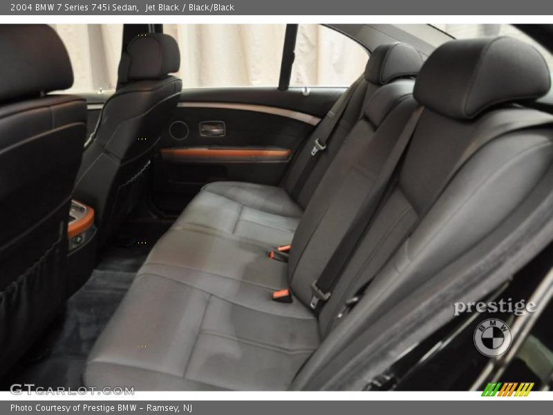 Jet Black / Black/Black 2004 BMW 7 Series 745i Sedan
