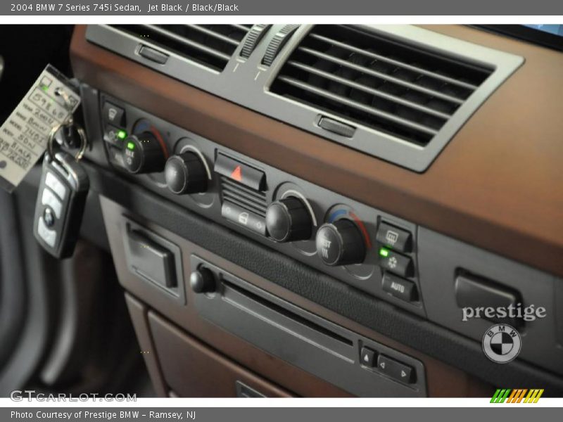 Jet Black / Black/Black 2004 BMW 7 Series 745i Sedan