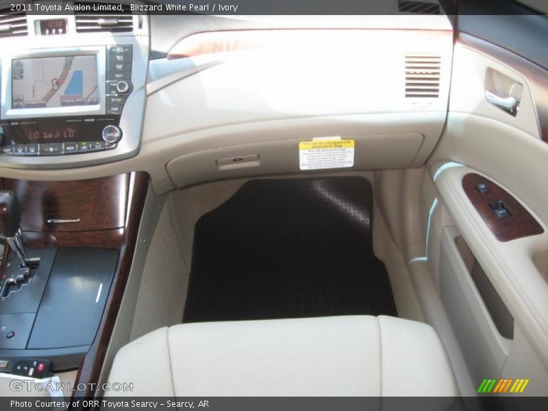 Blizzard White Pearl / Ivory 2011 Toyota Avalon Limited