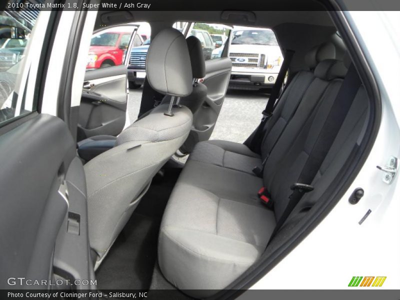 Super White / Ash Gray 2010 Toyota Matrix 1.8
