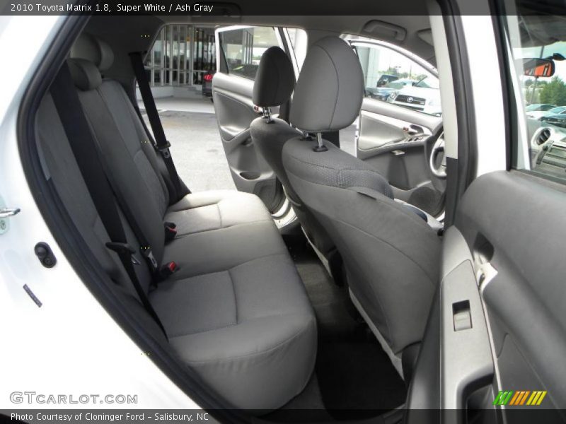 Super White / Ash Gray 2010 Toyota Matrix 1.8