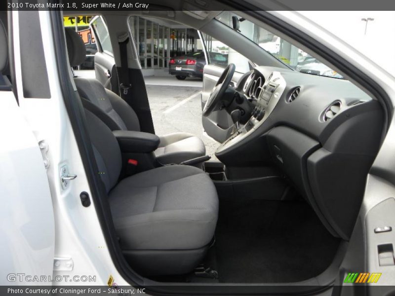 Super White / Ash Gray 2010 Toyota Matrix 1.8