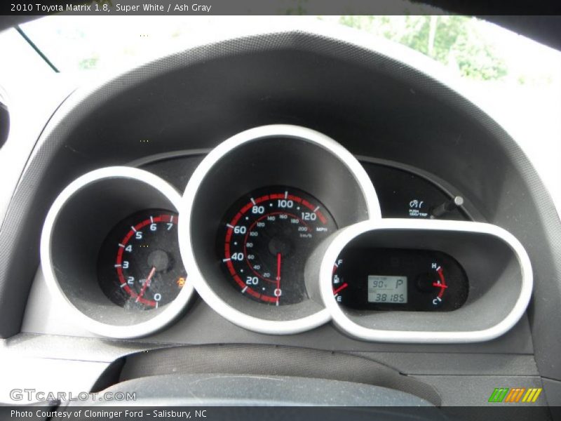 Super White / Ash Gray 2010 Toyota Matrix 1.8