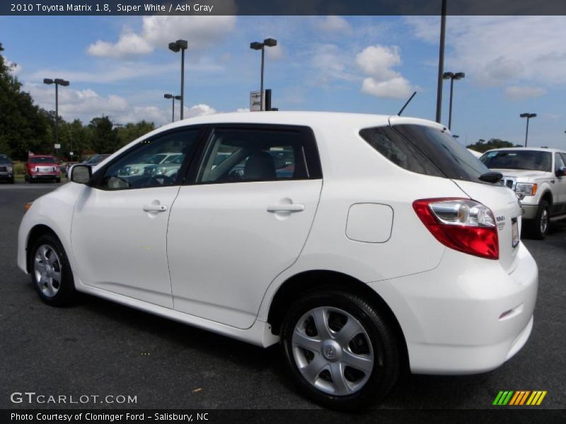 Super White / Ash Gray 2010 Toyota Matrix 1.8