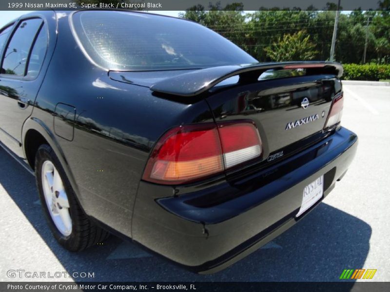 Super Black / Charcoal Black 1999 Nissan Maxima SE