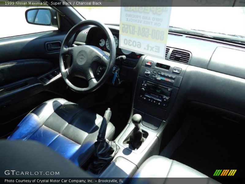 Super Black / Charcoal Black 1999 Nissan Maxima SE