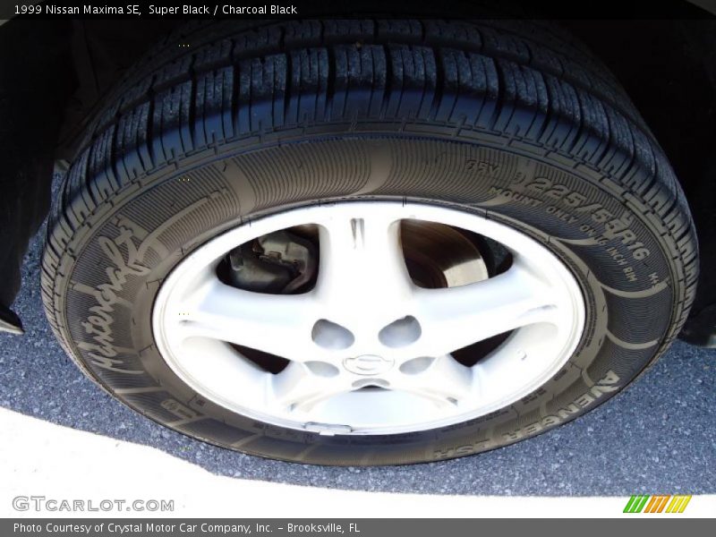 Super Black / Charcoal Black 1999 Nissan Maxima SE