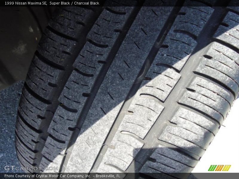Super Black / Charcoal Black 1999 Nissan Maxima SE