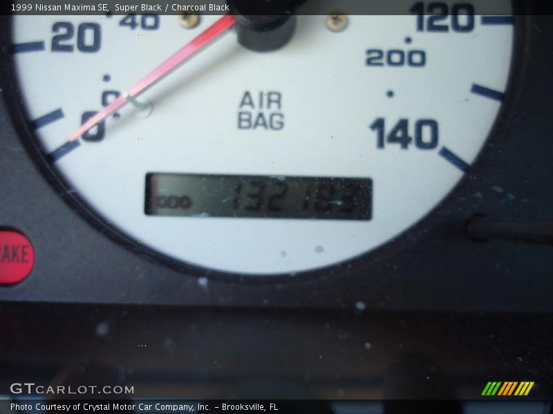 Super Black / Charcoal Black 1999 Nissan Maxima SE