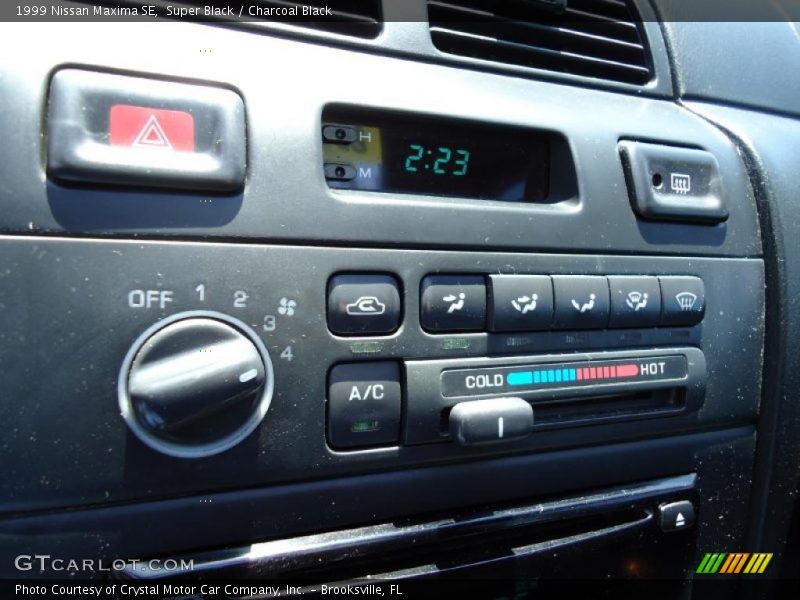 Super Black / Charcoal Black 1999 Nissan Maxima SE