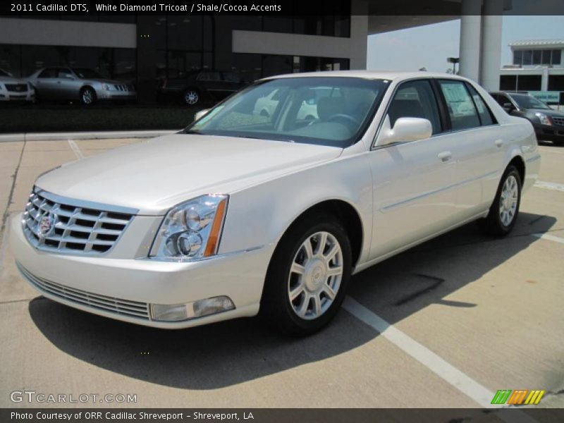 White Diamond Tricoat / Shale/Cocoa Accents 2011 Cadillac DTS