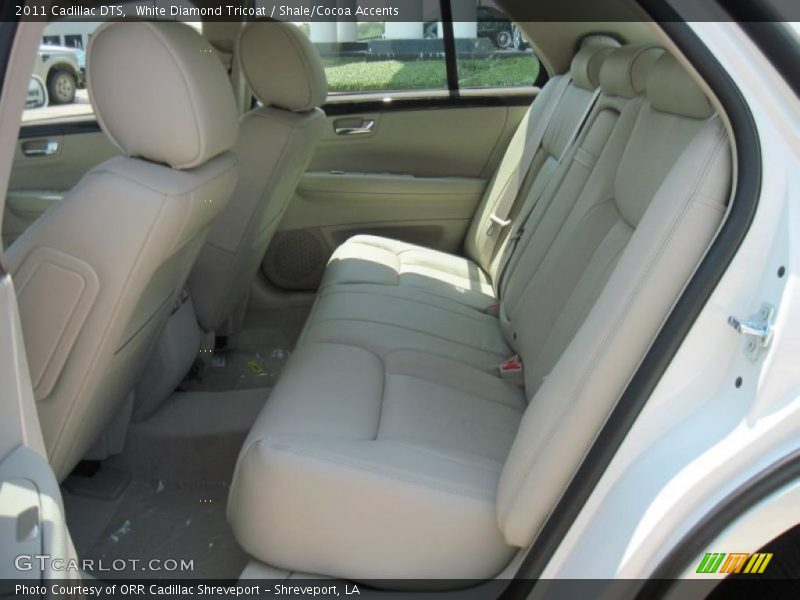 White Diamond Tricoat / Shale/Cocoa Accents 2011 Cadillac DTS