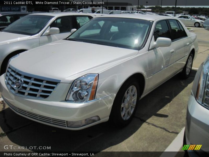 White Diamond Tricoat / Shale/Cocoa Accents 2011 Cadillac DTS