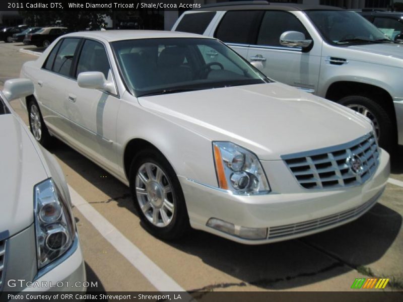 White Diamond Tricoat / Shale/Cocoa Accents 2011 Cadillac DTS