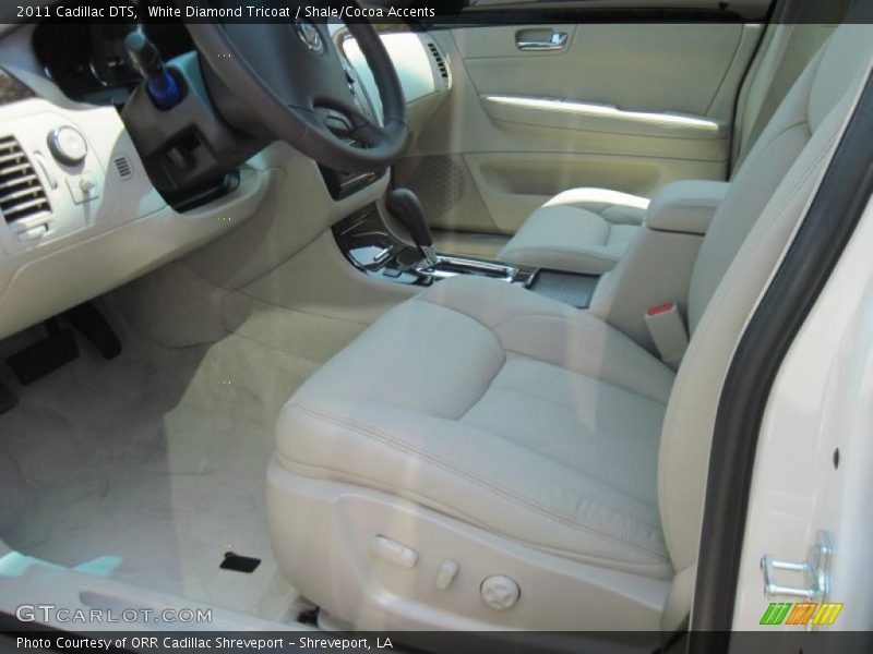 White Diamond Tricoat / Shale/Cocoa Accents 2011 Cadillac DTS