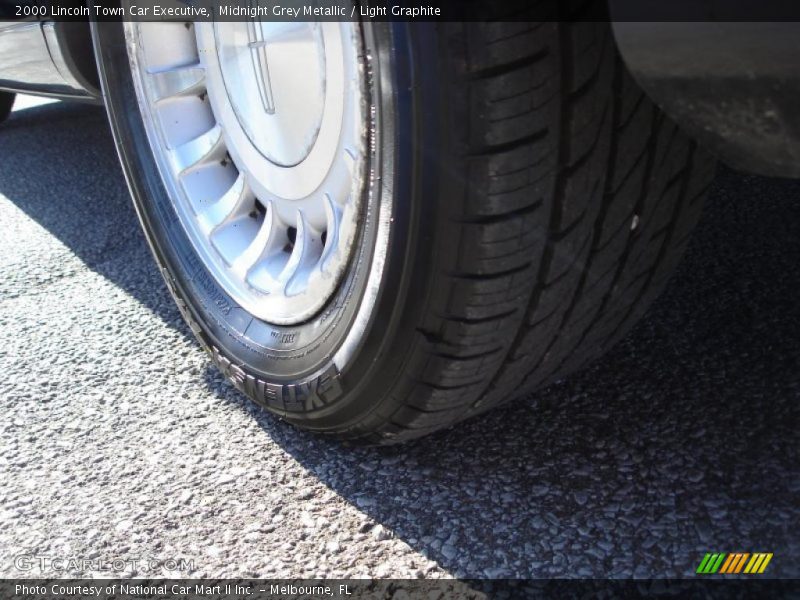 Midnight Grey Metallic / Light Graphite 2000 Lincoln Town Car Executive