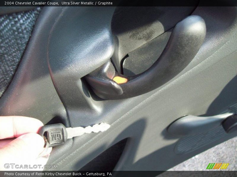 Ultra Silver Metallic / Graphite 2004 Chevrolet Cavalier Coupe