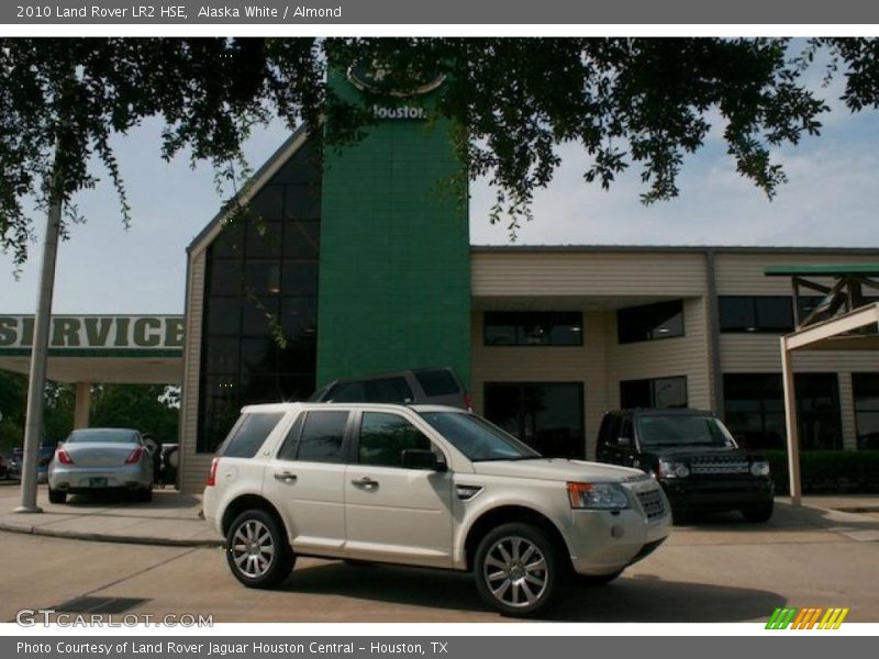 Alaska White / Almond 2010 Land Rover LR2 HSE
