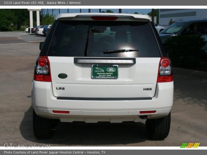 Alaska White / Almond 2010 Land Rover LR2 HSE