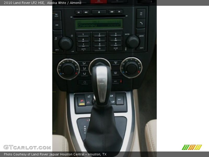 Alaska White / Almond 2010 Land Rover LR2 HSE