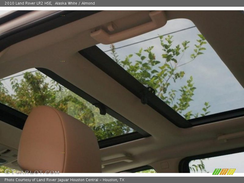 Alaska White / Almond 2010 Land Rover LR2 HSE