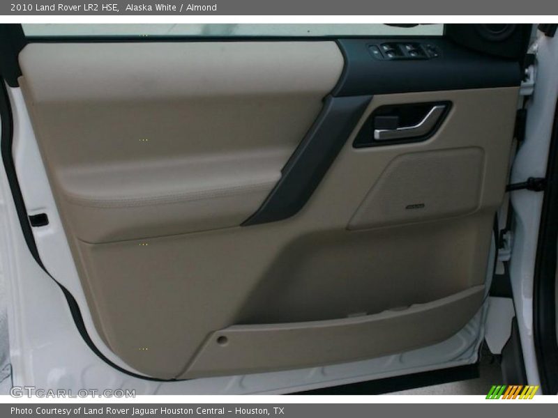Alaska White / Almond 2010 Land Rover LR2 HSE
