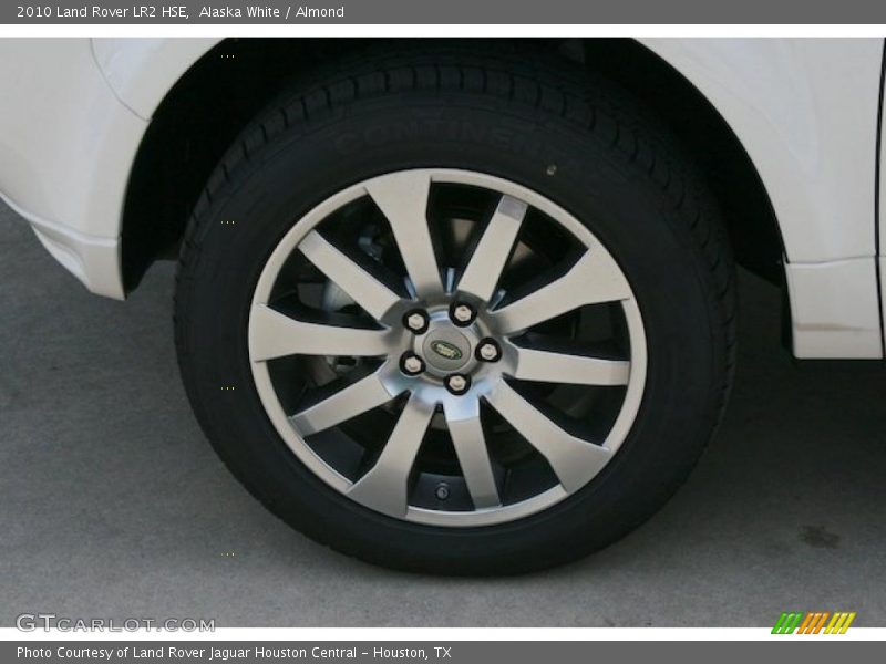 Alaska White / Almond 2010 Land Rover LR2 HSE
