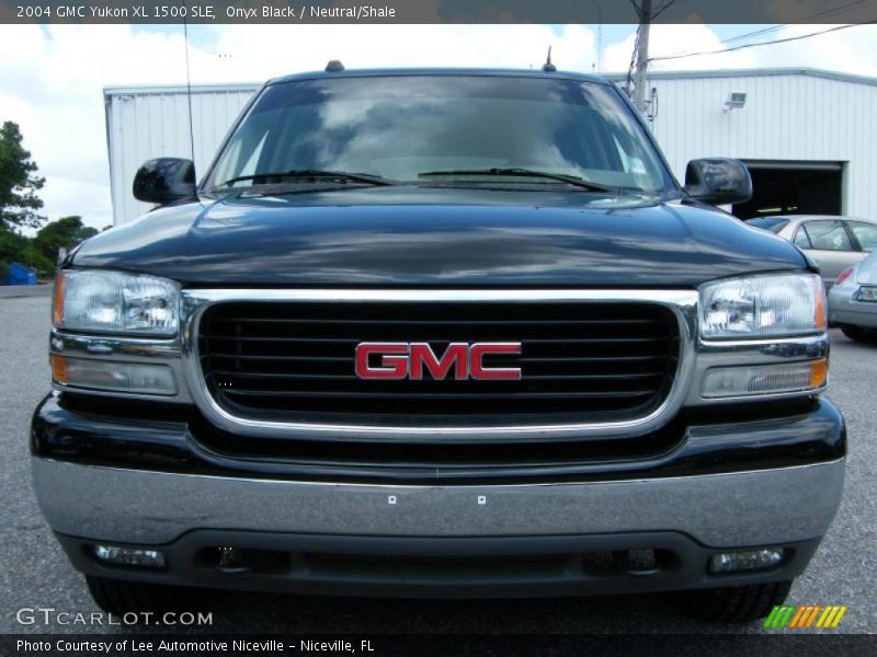 Onyx Black / Neutral/Shale 2004 GMC Yukon XL 1500 SLE