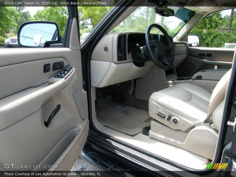 Onyx Black / Neutral/Shale 2004 GMC Yukon XL 1500 SLE