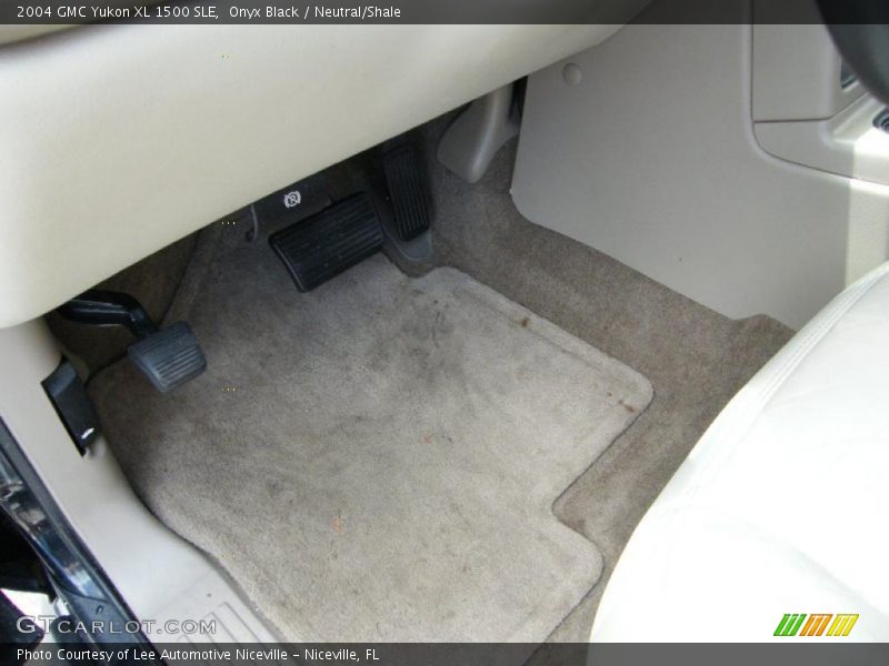 Onyx Black / Neutral/Shale 2004 GMC Yukon XL 1500 SLE
