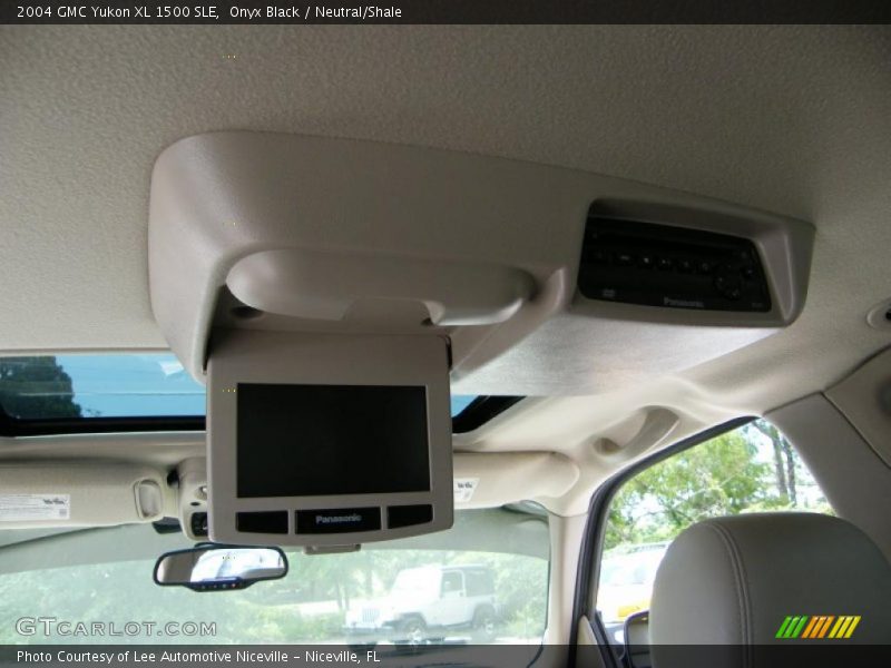 Onyx Black / Neutral/Shale 2004 GMC Yukon XL 1500 SLE
