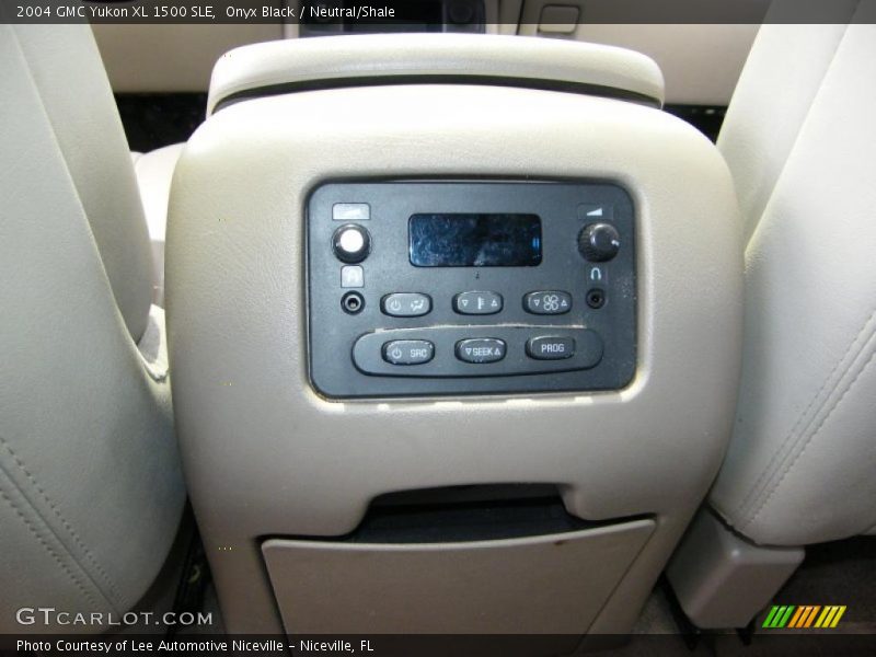 Onyx Black / Neutral/Shale 2004 GMC Yukon XL 1500 SLE